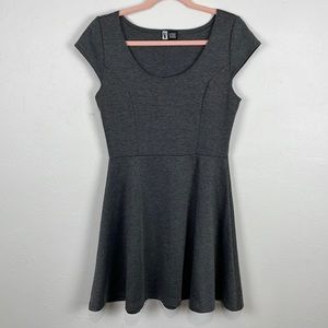 Vibe sportswear Dress Size Large